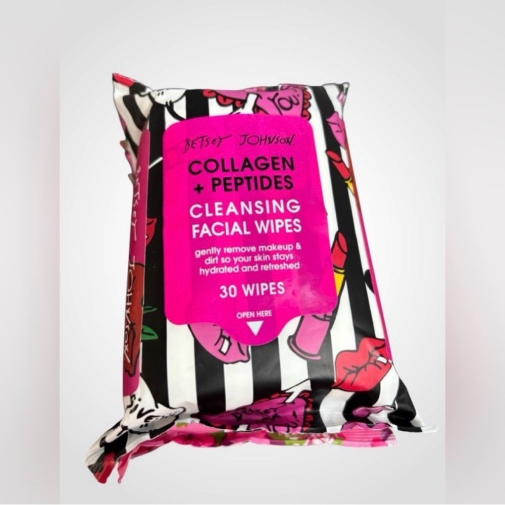 NIP Betsey Johnson Cleansing Facial Wipes-you get one pack of 4 /120total wipes